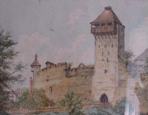 Bild des Storchennestturms mit der Stadtmauer, im Hintergrund Obertorturm